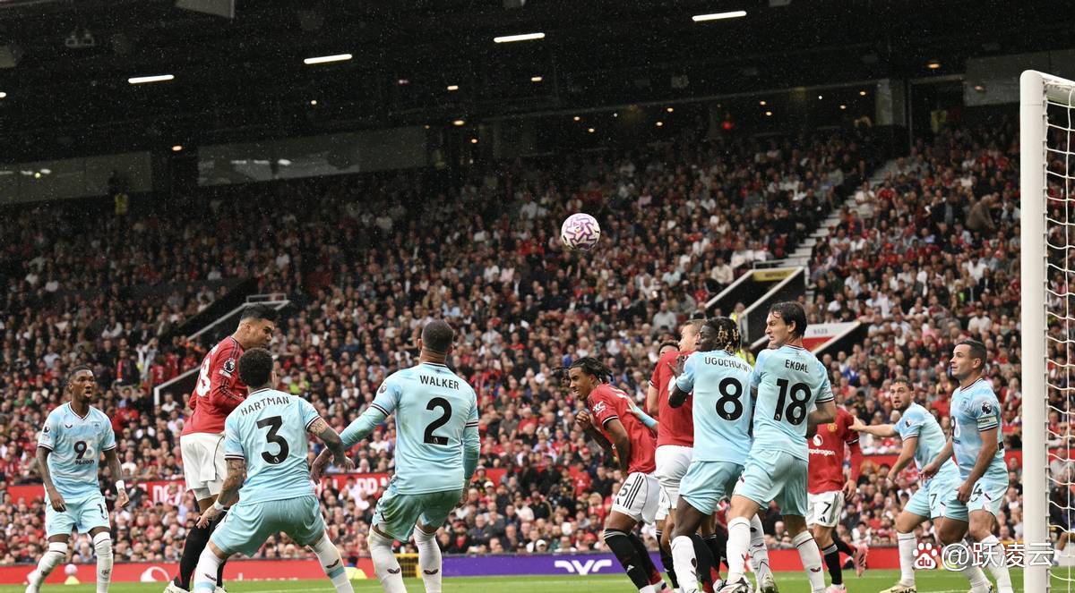 关于切尔西主场小胜伯恩利，保住榜首的信息