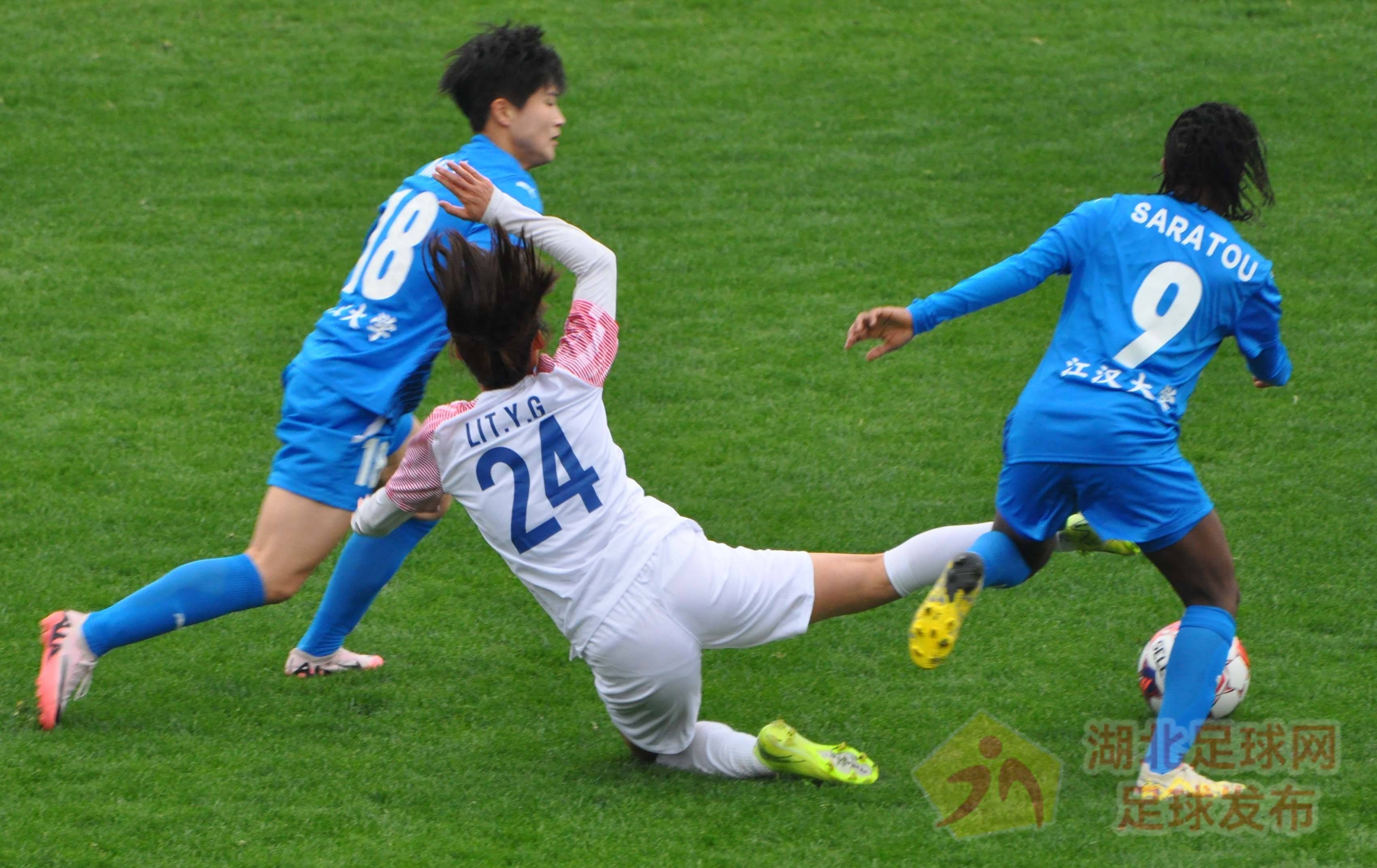 天博体育官方网站-包含火爆场面！中国女足球员大秀进攻技巧的词条